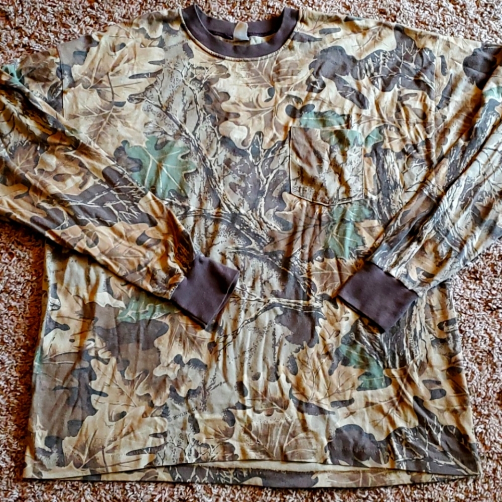 Vintage camo hunting long sleeved shirt Size XL